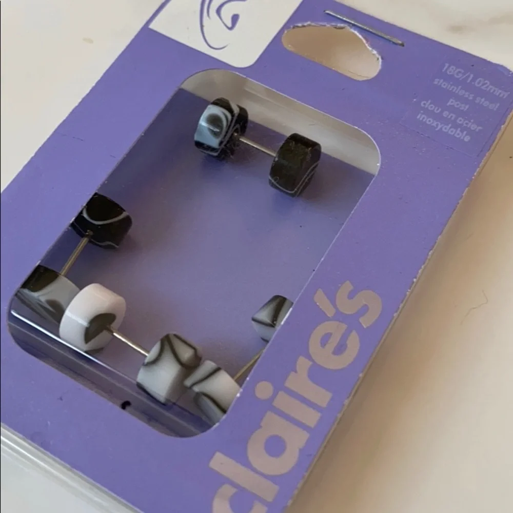 Claire's Stainless‎ Steel Post Black & white, NIB